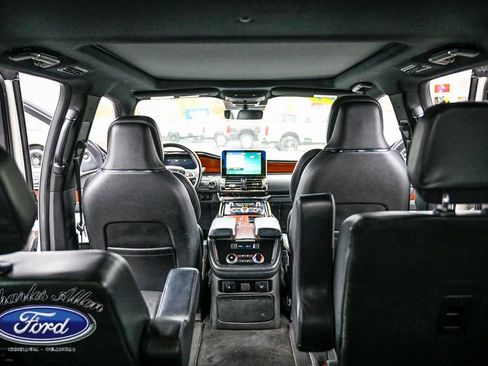 Used 2021 Lincoln Navigator Reserve image 16