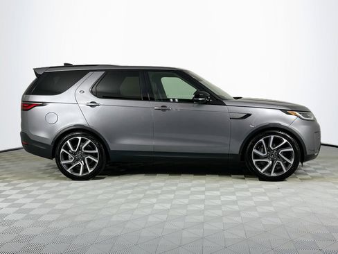 Used 2025 Land Rover Discovery S image 4