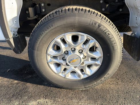 Used 2025 Chevrolet Silverado 3500 LT w/ Safety Package AWD/4WD image 9