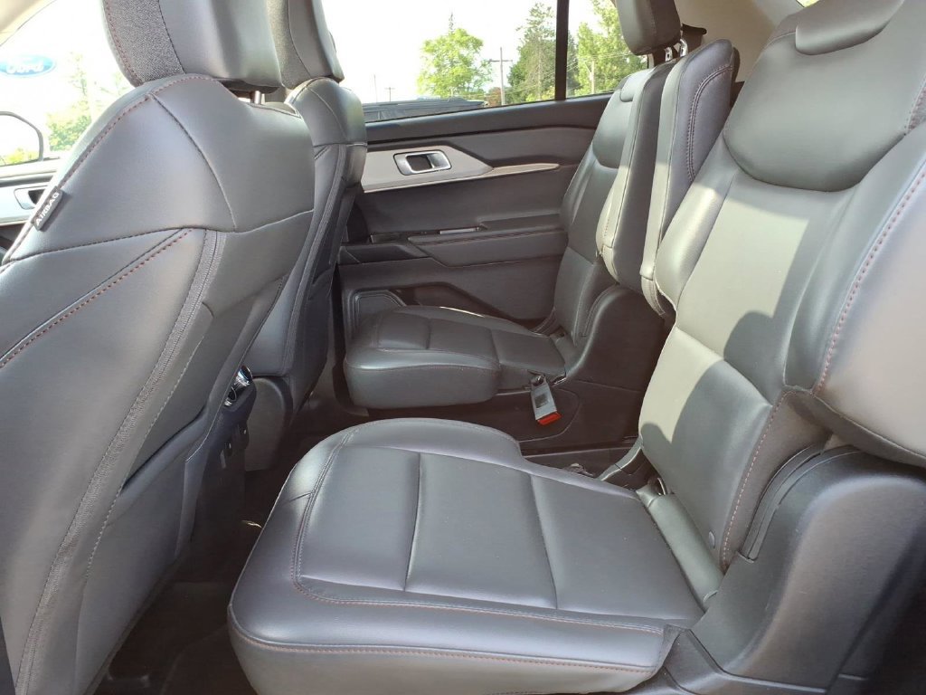 Certified 2025 Ford Explorer Active w/ Active Comfort Package AWD/4WD image 15