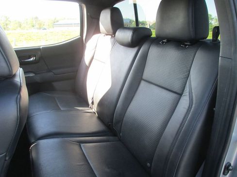 Used 2023 Toyota Tacoma TRD Off-Road w/ TRD Premium Off Road Package image 23