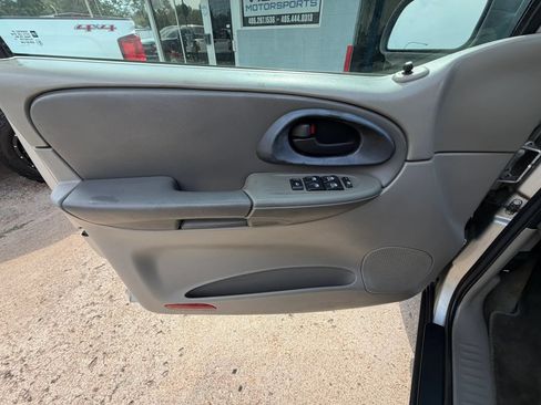 Used 2004 Chevrolet TrailBlazer LS w/ LS Preferred Equipment Group RWD image 12