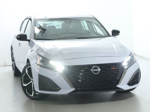 Certified 2024 Nissan Altima 2.5 SR w/ SR Premium Package image 2