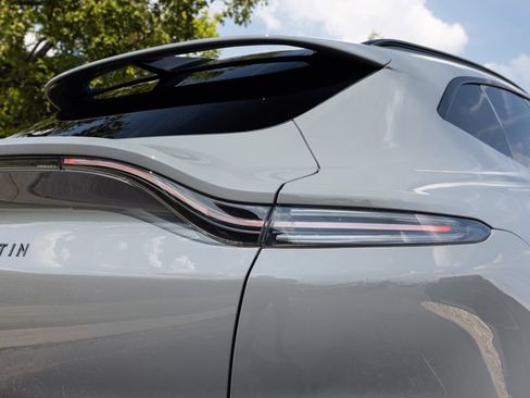 Used 2022 Aston Martin DBX AWD/4WD image 50