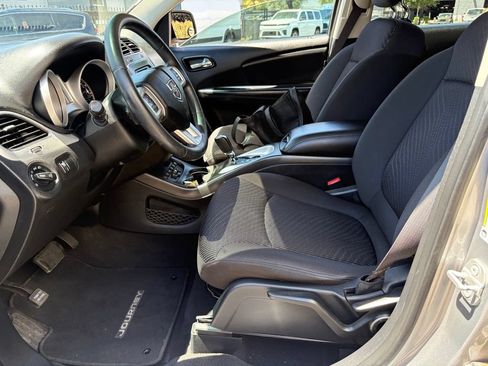 Used 2017 Dodge Journey SXT FWD image 9