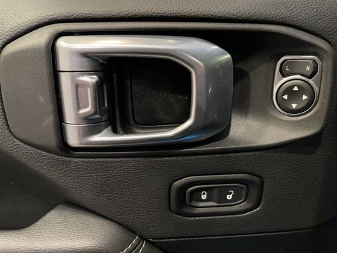 Used 2022 Jeep Wrangler Unlimited Sahara w/ Cold Weather Group AWD/4WD image 11