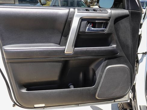 Used 2018 Toyota 4Runner SR5 Premium RWD image 22