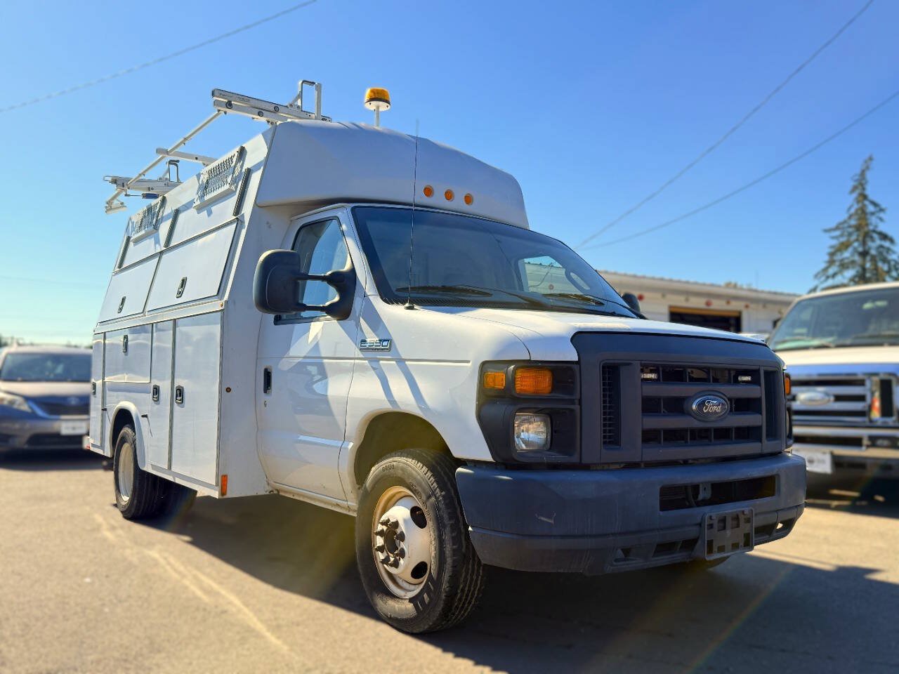 Used 2017 Ford E-350 and Econoline 350 Super Duty RWD image 1