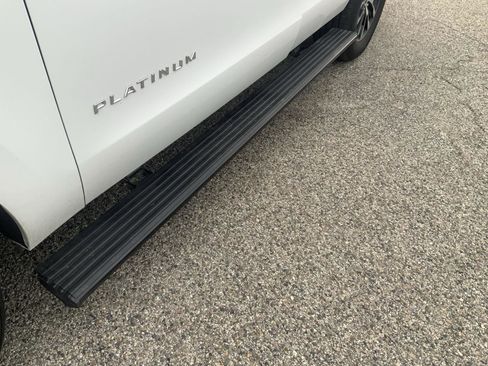 Used 2025 Ford Expedition Platinum image 19