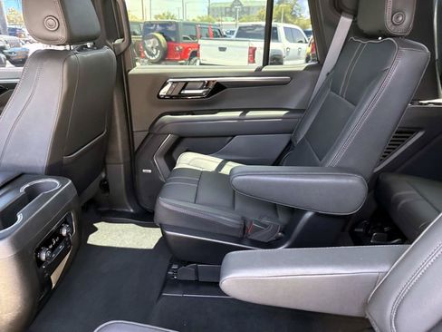 Used 2025 Chevrolet Tahoe RST w/ RST Performance Edition AWD/4WD image 15