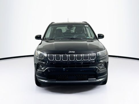 Used 2022 Jeep Compass Latitude image 2