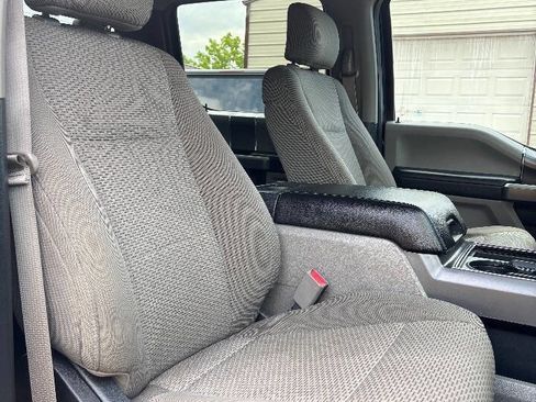 Used 2017 Ford F250 XLT w/ XLT Premium Package AWD/4WD image 18