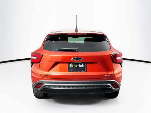 Used 2024 Chevrolet Trax RS FWD image 7