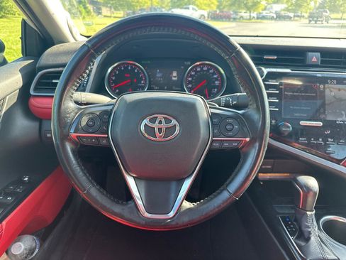 Used 2019 Toyota Camry XSE image 16