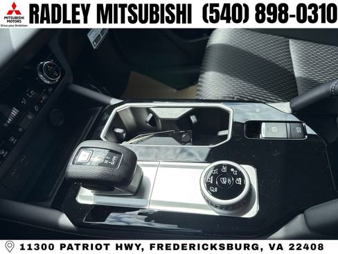 New 2026 Mitsubishi Outlander ES image 11