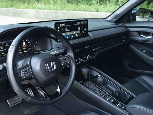 Used 2025 Honda Accord Sport image 16
