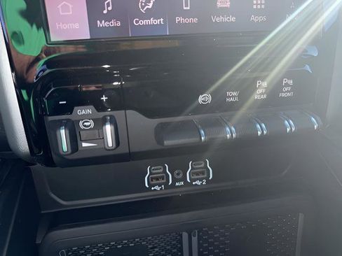 New 2026 RAM 2500 Laramie AWD/4WD image 16