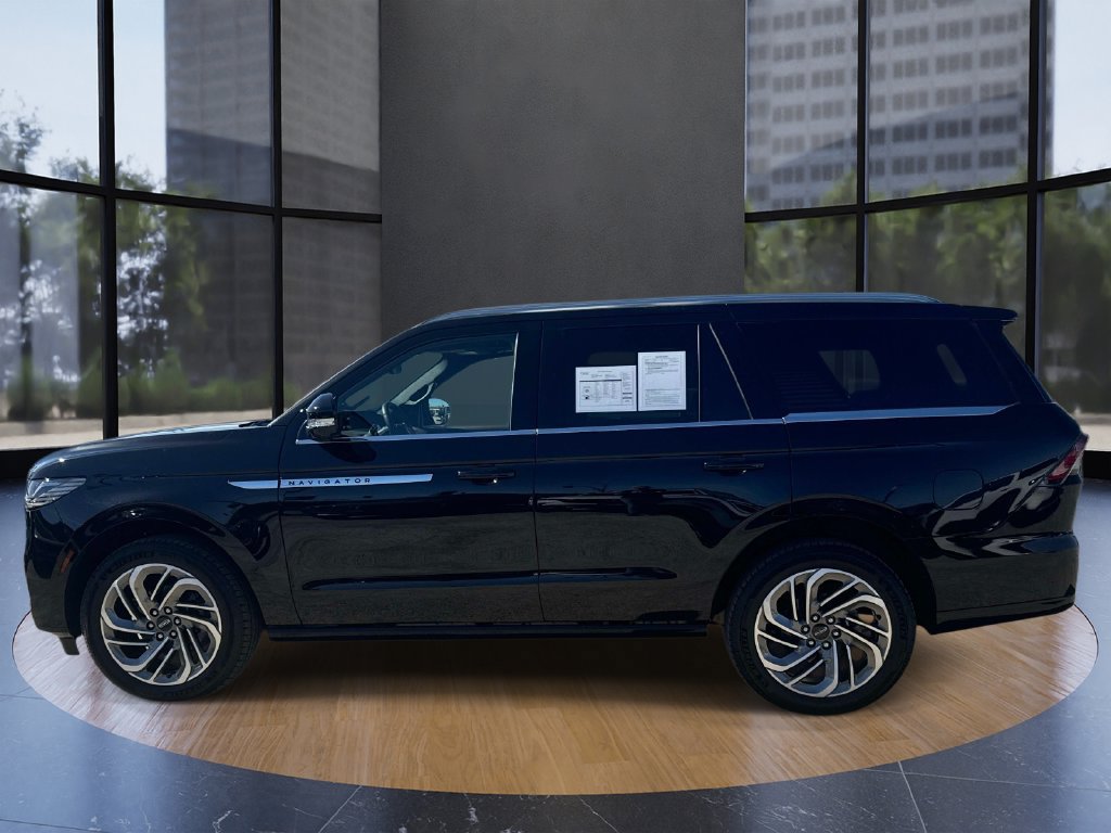 Used 2026 Lincoln Navigator Reserve AWD/4WD image 6