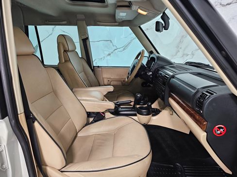 Used 2003 Land Rover Discovery SE image 2