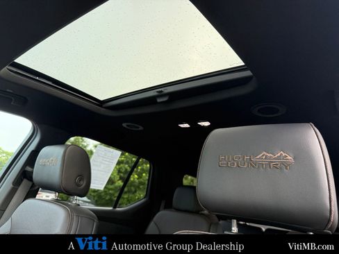 Used 2023 Chevrolet Traverse High Country image 19