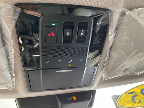 New 2025 Mitsubishi Outlander SE image 8