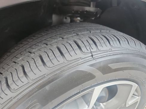 Used 2025 Chevrolet Trax LT FWD image 27