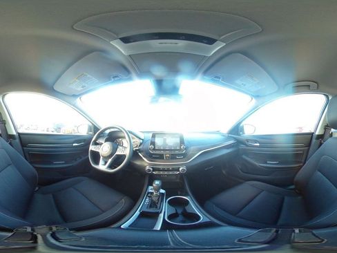 Used 2024 Nissan Altima 2.5 SV image 41