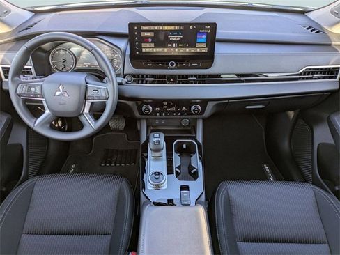 New 2025 Mitsubishi Outlander ES image 15