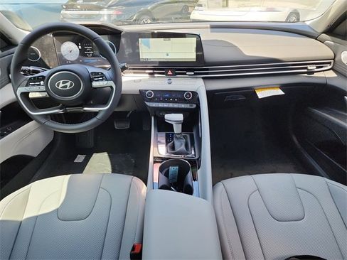 New 2025 Hyundai Elantra Limited image 9