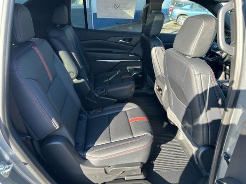 New 2026 Chevrolet Traverse RS w/ LPO, Floor Liner Package AWD/4WD image 31