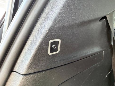 Used 2025 Chrysler Pacifica Select FWD image 5