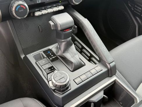 Used 2024 Toyota Tacoma TRD Off-Road AWD/4WD image 20