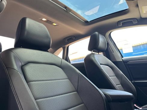 Used 2023 Volkswagen Jetta SE w/ Panoramic Sunroof Package FWD image 16