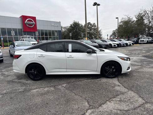 Certified 2022 Nissan Sentra SR w/ Midnight Edition image 4