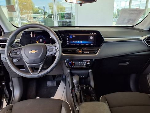 Used 2025 Chevrolet TrailBlazer LT FWD image 18
