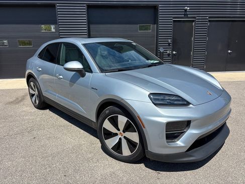 Used 2025 Porsche Macan 4 Electric AWD/4WD image 11