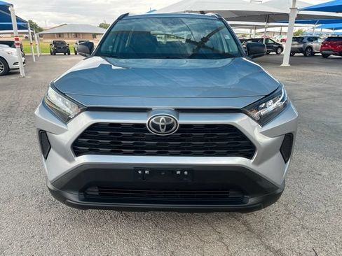Used 2021 Toyota RAV4 LE AWD/4WD image 2