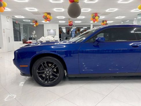 Used 2019 Dodge Challenger SXT w/ Plus Package image 6