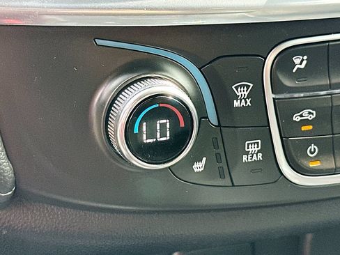Used 2023 Chevrolet Traverse LT FWD image 19