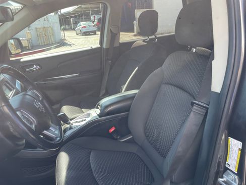 Used 2018 Dodge Journey SE w/ Connectivity Group FWD image 15