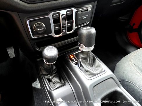 Used 2024 Jeep Wrangler Unlimited w/ Convenience Group AWD/4WD image 56
