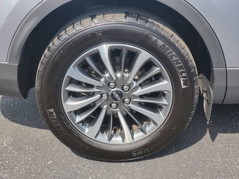 Certified 2023 Lincoln Nautilus FWD w/ Premium Package image 5