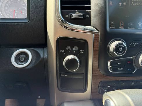 Used 2013 RAM 1500 Laramie w/ Convenience Group AWD/4WD image 8
