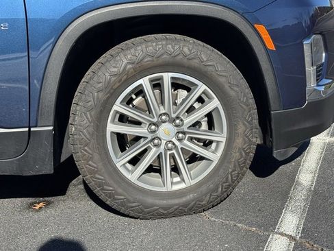 Used 2023 Chevrolet Traverse LT image 30