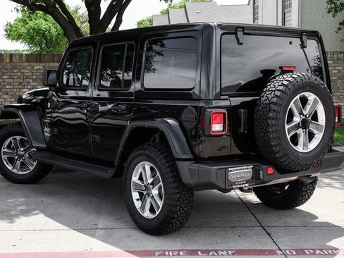 Used 2022 Jeep Wrangler Unlimited Sahara AWD/4WD image 20