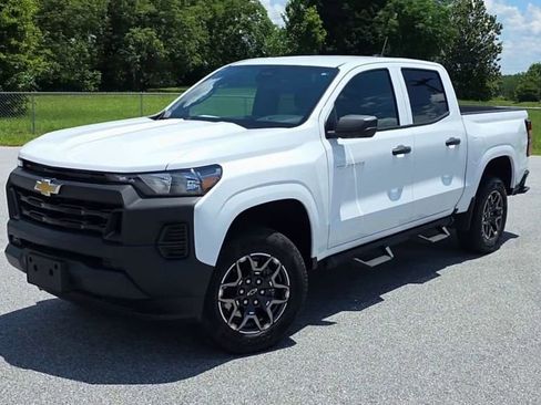 Used 2024 Chevrolet Colorado W/T RWD image 4