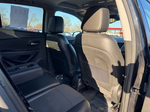 Used 2019 Chevrolet Trax LT w/ Sun & Sound Package image 15
