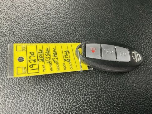 Used 2016 Nissan Titan SV image 29