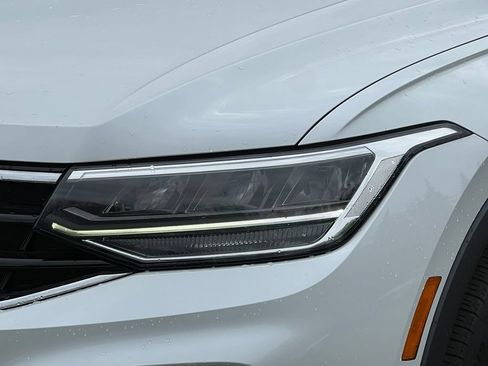 Used 2023 Volkswagen Tiguan SE R-Line AWD/4WD image 12