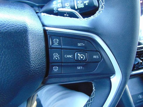 Used 2023 Jeep Grand Cherokee Altitude image 46